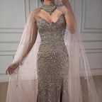 Luxuriöses, sexy Abendkleid mit Schlitz und Cape, Nude LA73339