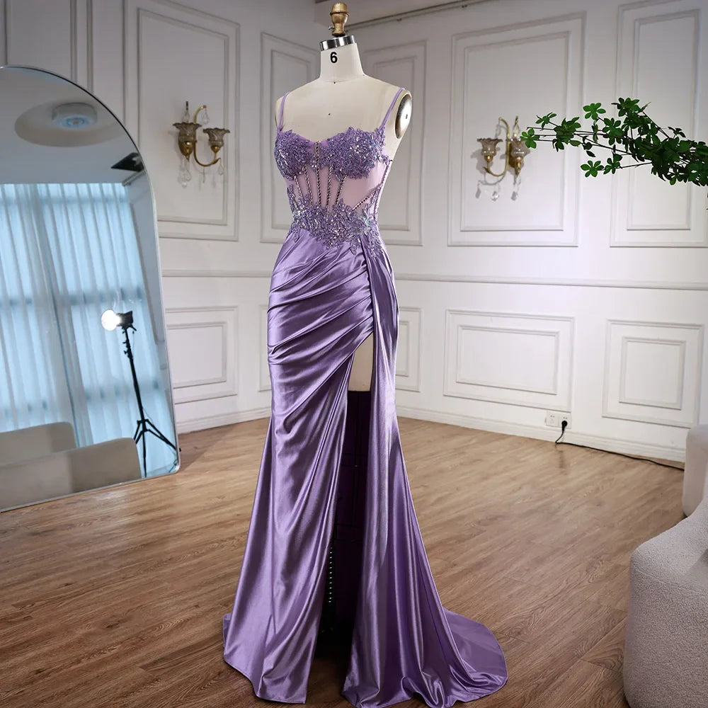 Luxuriöses mintgrünes Satin-Abendkleid mit Perlenbesatz und Schlitz LA72995