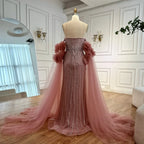Luxuriöses rosafarbenes, perlenbesetztes Meerjungfrauen-Abendkleid im arabischen Stil mit Cape LA73019
