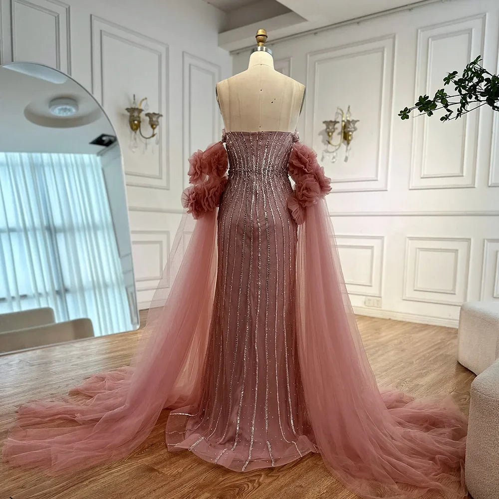 Luxuriöses rosafarbenes, perlenbesetztes Meerjungfrauen-Abendkleid im arabischen Stil mit Cape LA73019