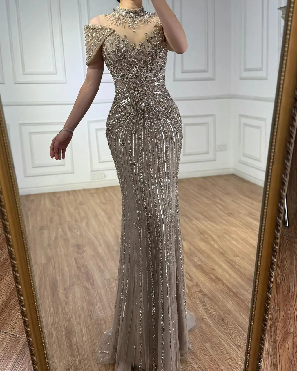 Vestido de noche de lujo color caramelo con cuentas y corte sirena LA73082 