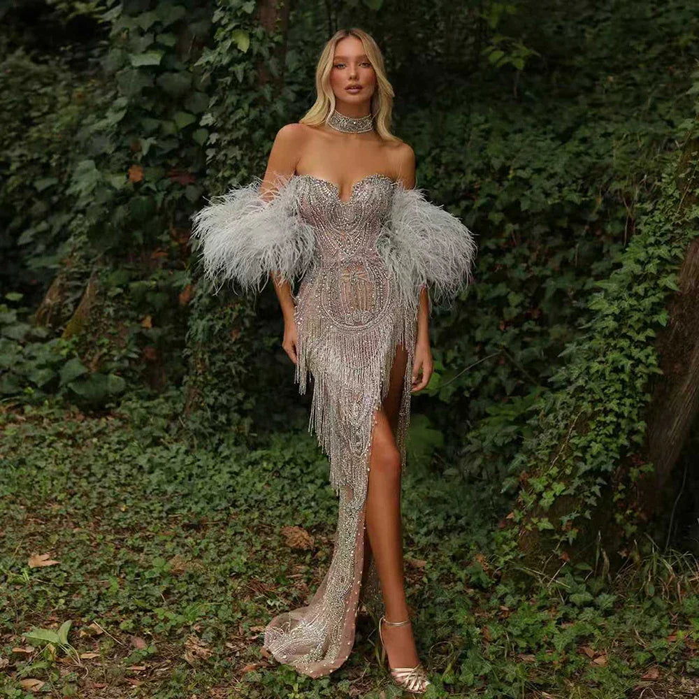 Luxuriöses silberfarbenes Meerjungfrauen-Abendkleid in Nude mit Perlenquaste LA72083 