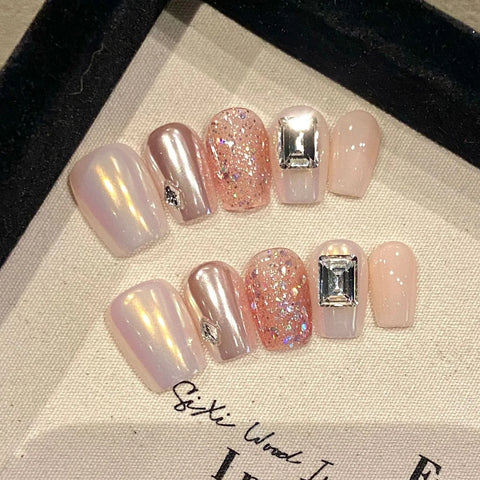 10 Stück kurze quadratische Press-On-Nägel, Aurora Pink, glänzende Strass-Designs, handgefertigte künstliche Nägel, tragbare Flash-Pailletten, falsche Nägel 