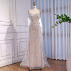 Luxuriöses Meerjungfrauen-Abendkleid aus Spitze und Perlen mit Handschuhen, Weiß-Nude LA72345E
