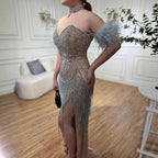 Luxuriöses silberfarbenes Meerjungfrauen-Abendkleid in Nude mit Perlenquaste LA72083 