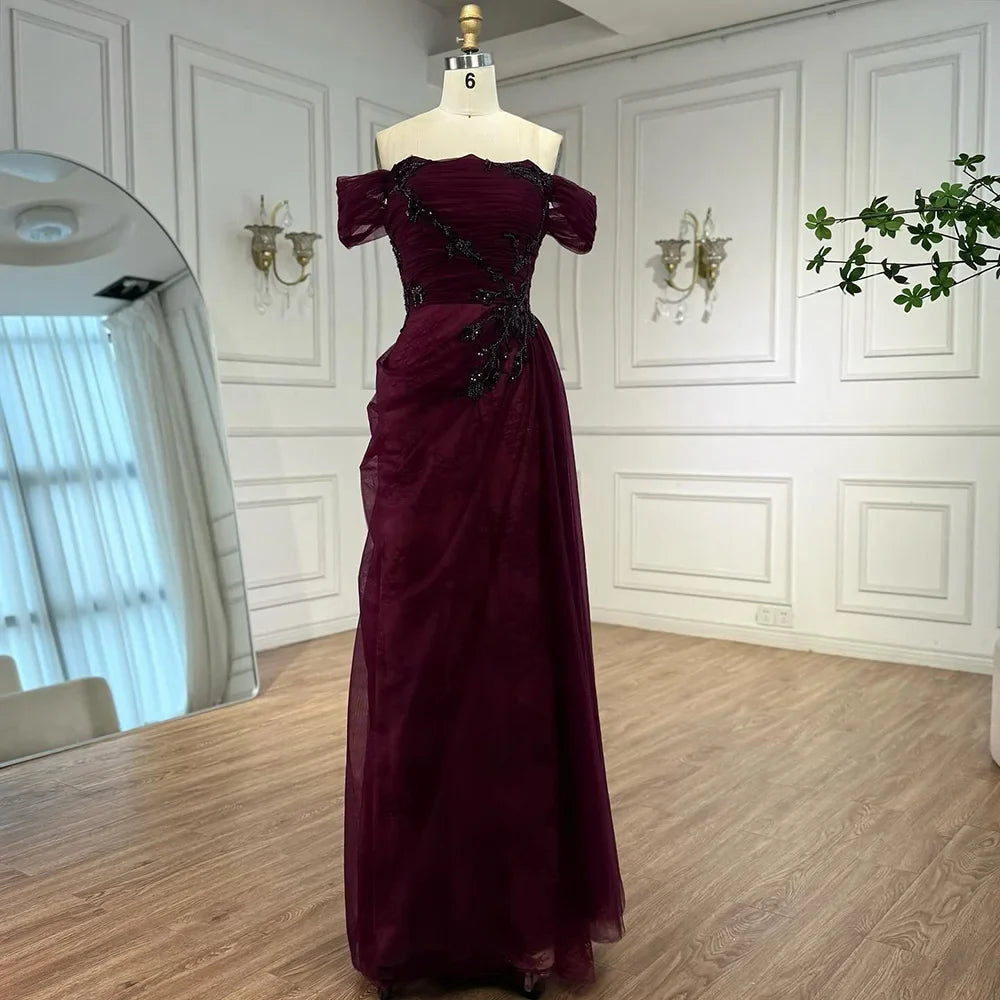 Elegantes weinrotes schulterfreies Abendkleid aus Spitze mit Applikationen LA73010