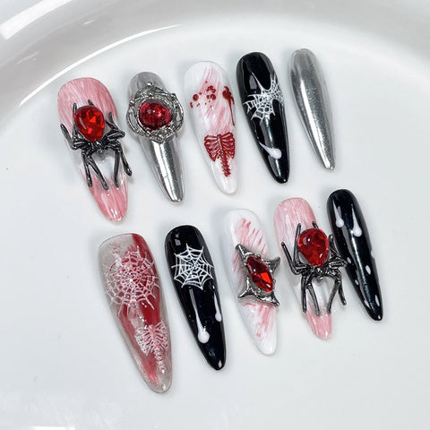 10 uñas postizas estilo punk hechas a mano con forma de aguja larga Y2k, parches de uñas postizas grises brillantes con decoración de rayas metálicas. 