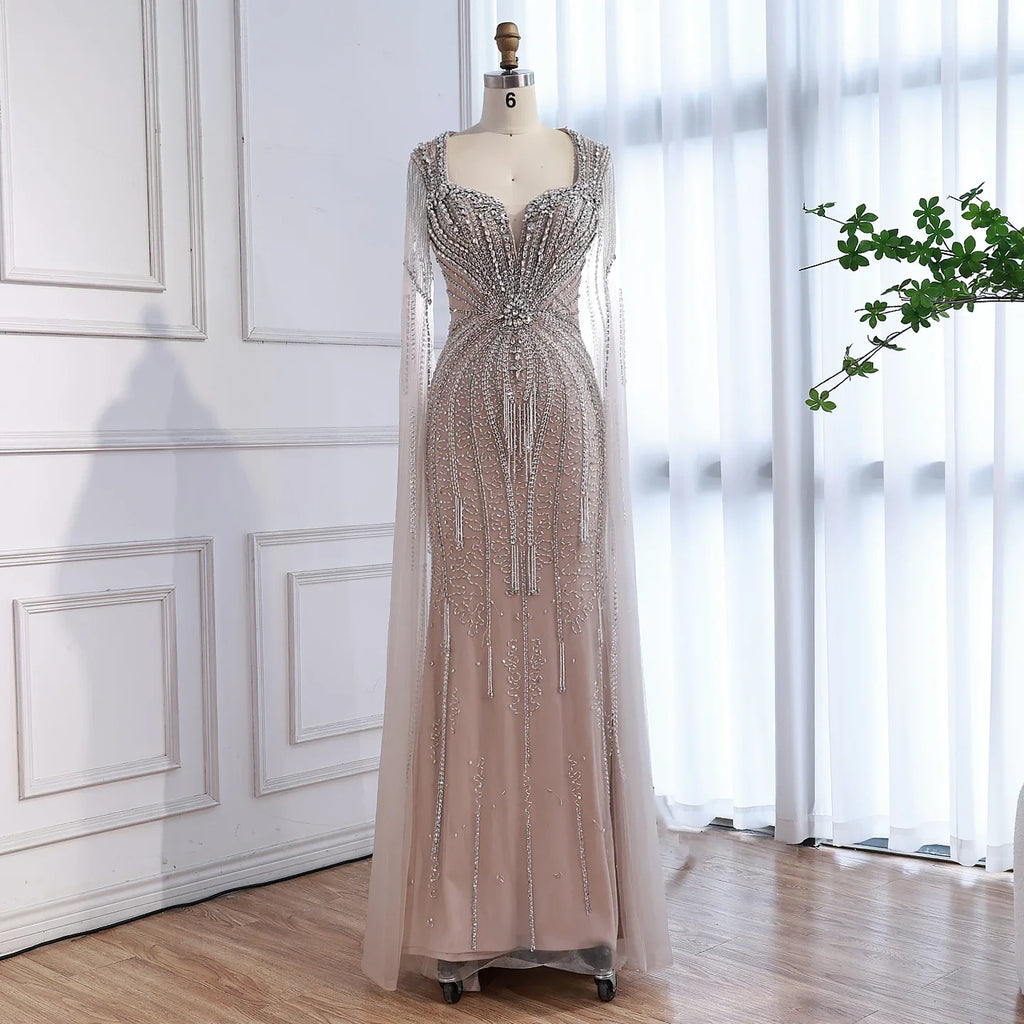 Luxuriöses, karamellfarbenes, perlenbesetztes Abendkleid mit Cape LA72992A