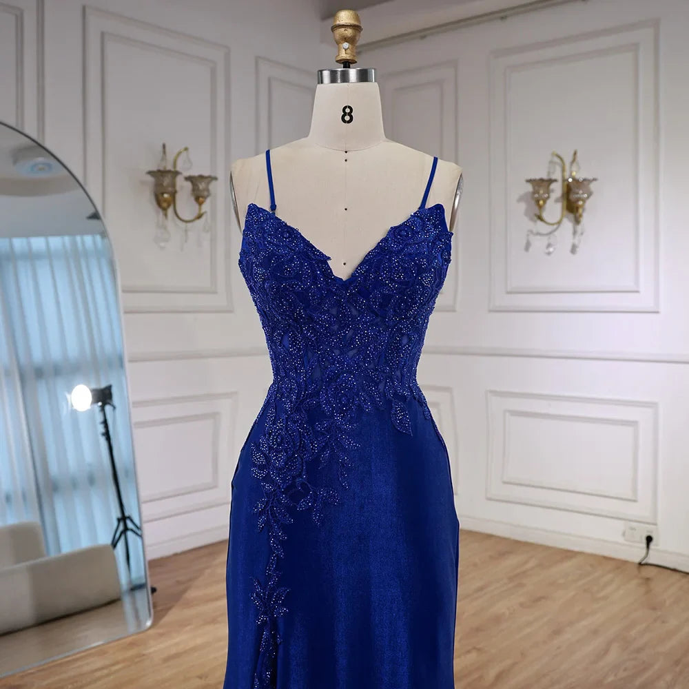 Luxuriöses marineblaues Spitzen-Abendkleid mit Schlitz und Spaghettiträgern LA73041