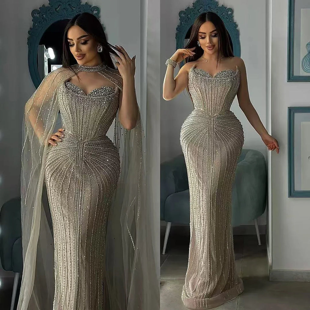 Luxuriöses, karamellfarbenes, perlenbesetztes Abendkleid mit Cape aus Dubai LA72811C