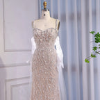 Luxuriöses Meerjungfrauen-Abendkleid aus Spitze und Perlen mit Handschuhen, Weiß-Nude LA72345E