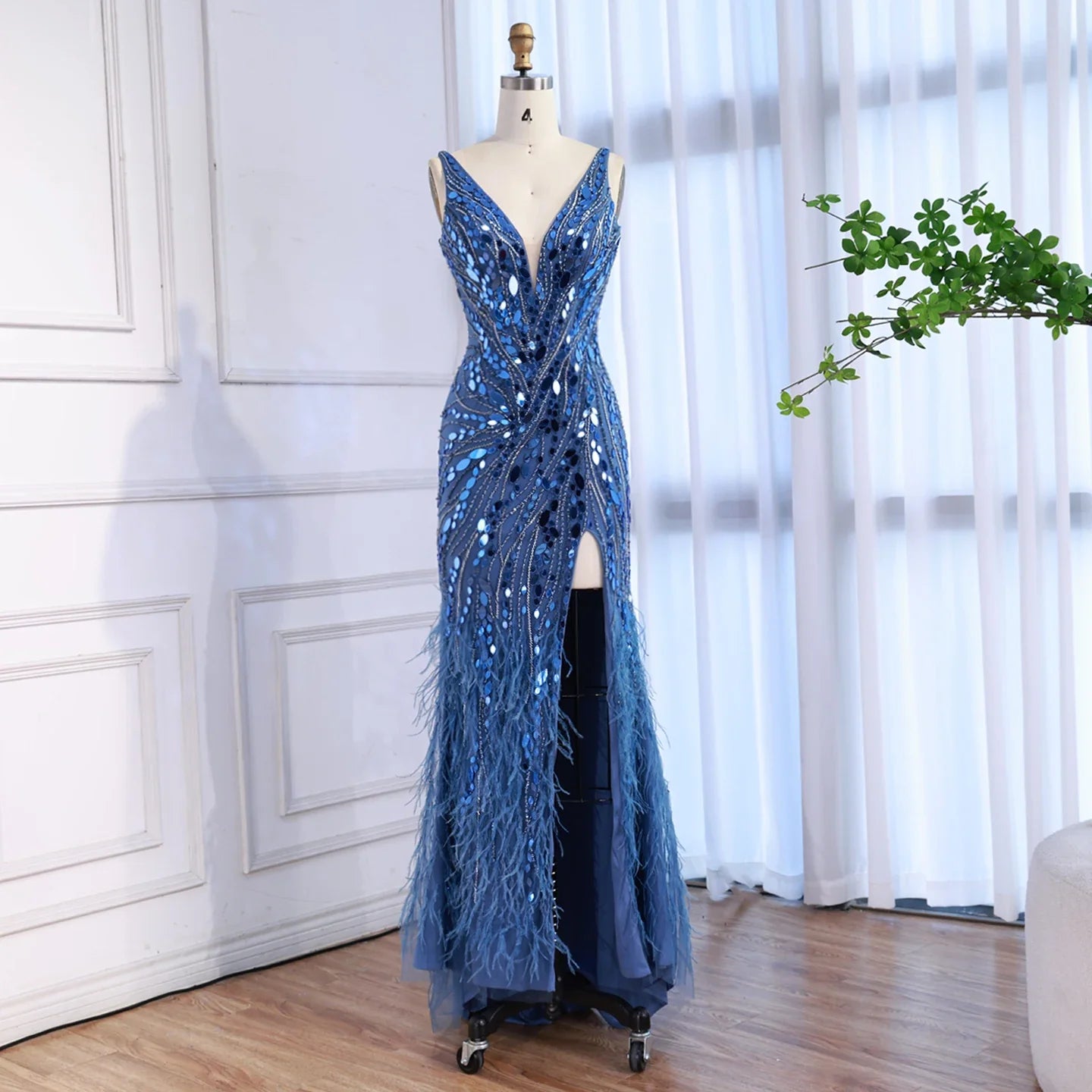 Luxuriöses blaues Meerjungfrauen-Abendkleid mit Perlen und Federn LA73369