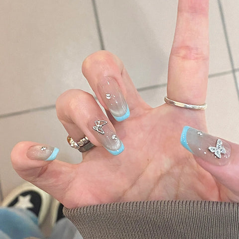 10 Stück French Tips mit blauem Rand, handgefertigt, graues Katzenauge, falsche Nägel mit Schmetterlingsdekor aus Metall, kurze, wiederverwendbare Maniküre 