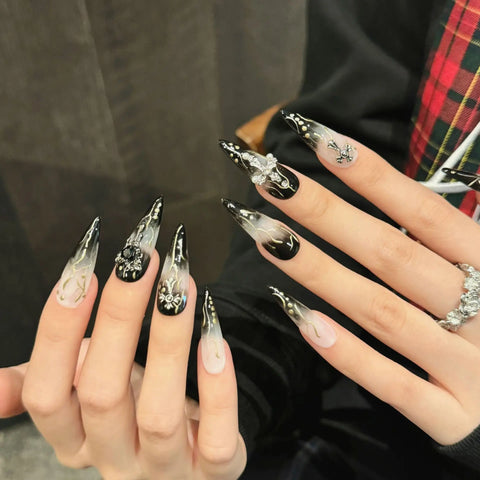10 Stück Y2k Lange Stiletto Falsche Nagelspitzen Farbverlauf Schwarz Metall Herz Kreuz Dekor Handgemacht Aufdrücken Nägel Süße Coole DIY Maniküre 