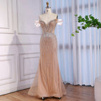 Vestido de noche de lujo color nude con hombros descubiertos y borlas y cuentas LA72854A