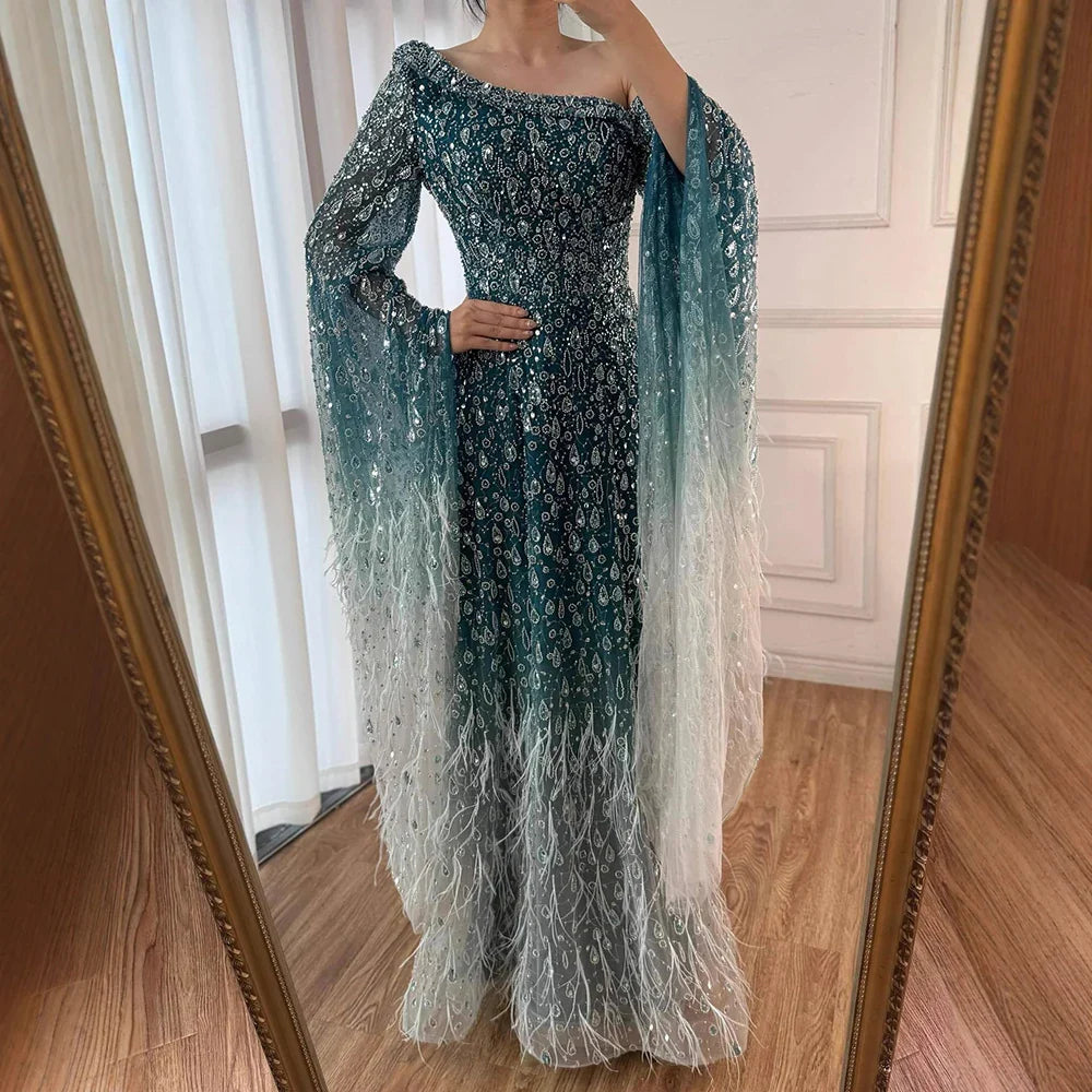 Vestido de noche de lujo con plumas, un hombro y mangas estilo capa LA72763 