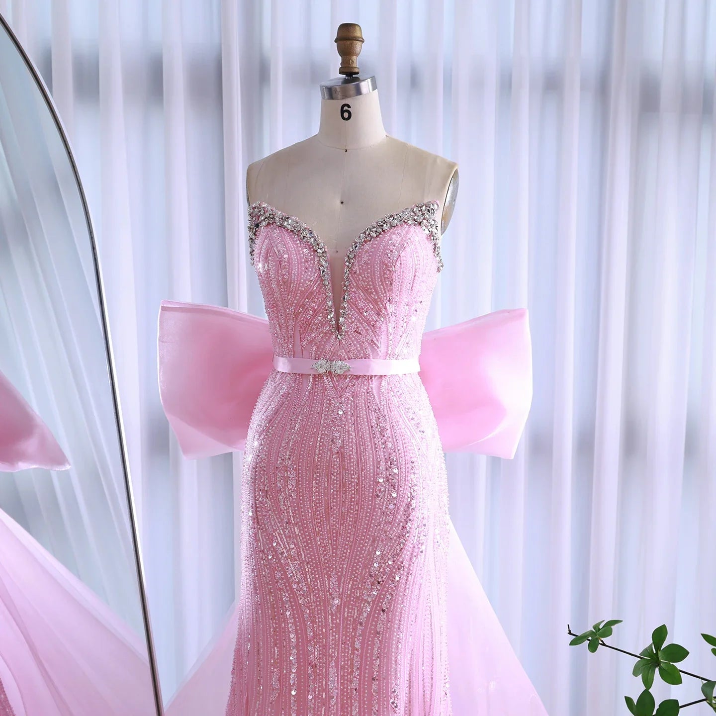 Luxuriöses Dubai-Abendkleid in Rosa mit Schleife LA73061A