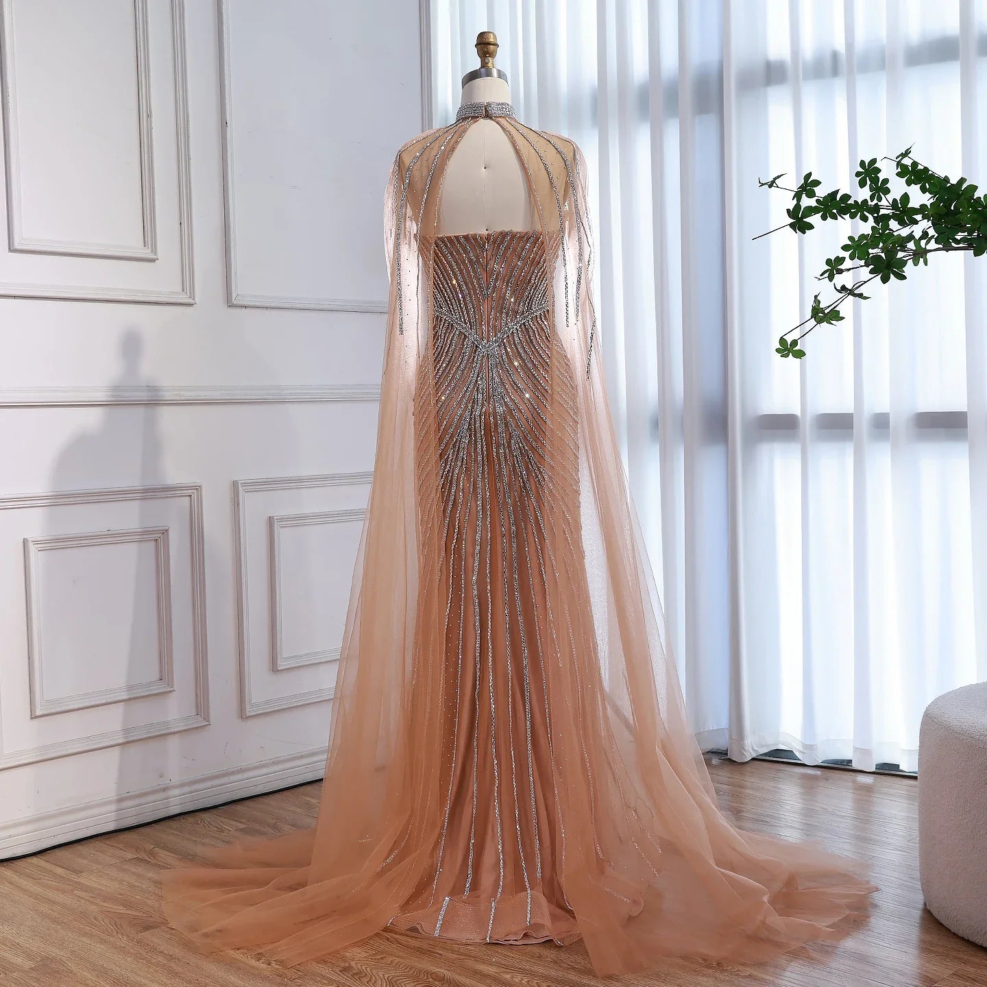 Luxuriöses, nudefarbenes Meerjungfrauen-Abendkleid mit Cape-Ärmeln LA73118