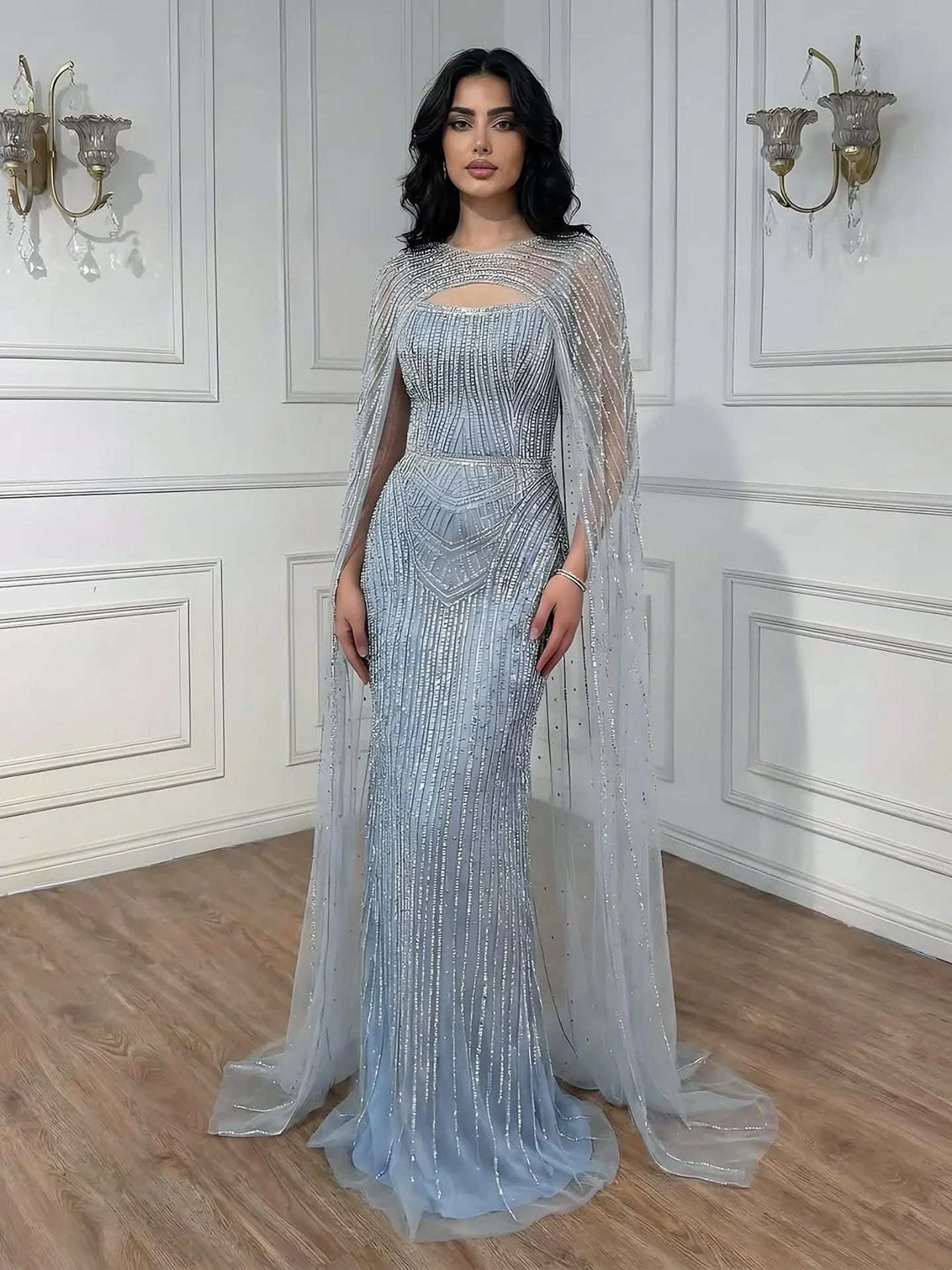 Luxuriöses blaues Diamant-Abendkleid mit Cape LA73426