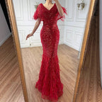Luxuriöses arabisches rotes Meerjungfrauen-Abendkleid mit Federn und Perlenbesatz LA71323A