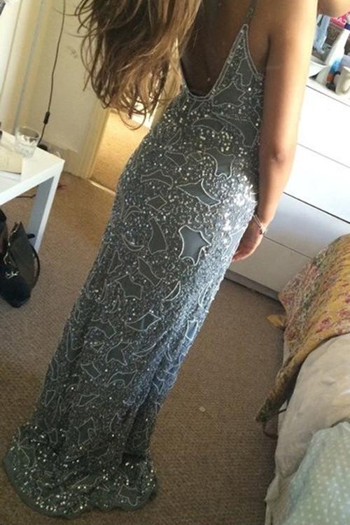 Fabelhaftes, perlenbesetztes Meerjungfrauen-Abendkleid mit Spaghettiträgern und Applikationen