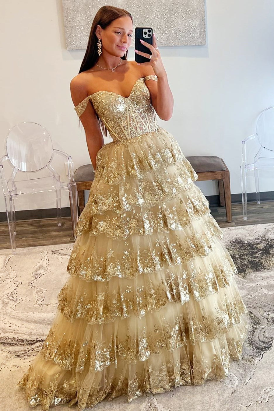 Prinzessinnen-Abendkleid aus Paillettenspitze mit schulterfreiem Ausschnitt