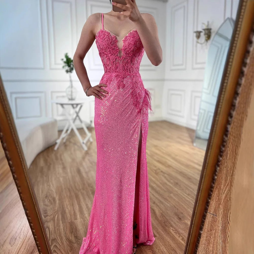 Luxuriöses, pinkfarbenes Meerjungfrauen-Abendkleid mit Federn und Perlenbesatz sowie Schlitz LA72987