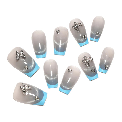 10 Stück French Tips mit blauem Rand, handgefertigt, graues Katzenauge, falsche Nägel mit Schmetterlingsdekor aus Metall, kurze, wiederverwendbare Maniküre 