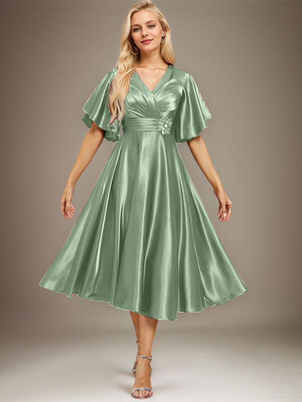 Vestido de madre de la novia de satén elástico con escote en V, largo hasta la rodilla, con cuentas y pliegues 