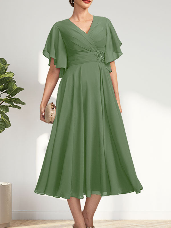 A-Linien-Chiffonkleid mit V-Ausschnitt, Teelänge und plissierter Perlenstickerei für die Mutter der Braut