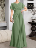 A-Linien-Kleid aus Chiffon mit Rundhalsausschnitt und bodenlanger Verarbeitung, verziert mit plissierten Perlen.