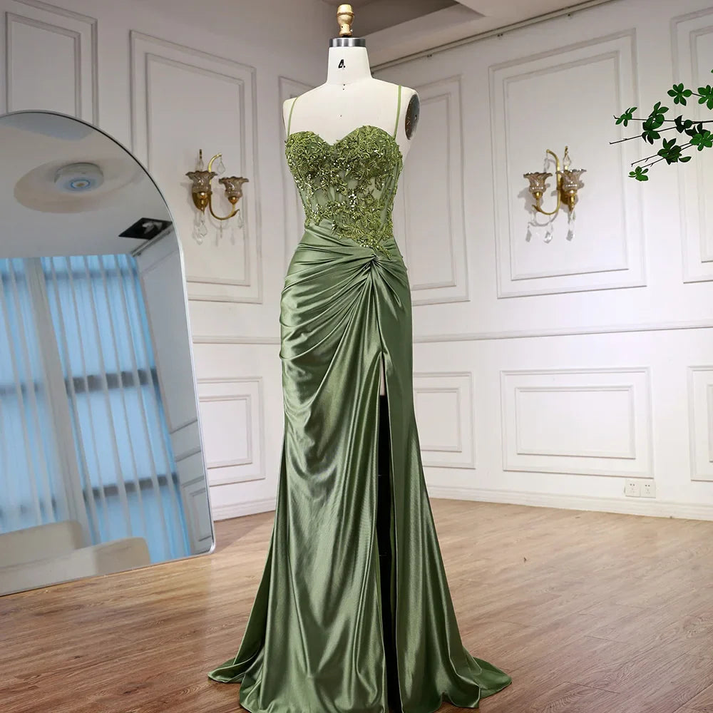 Luxuriöses salbeigrünes Satin-Abendkleid mit Schlitz LA73032