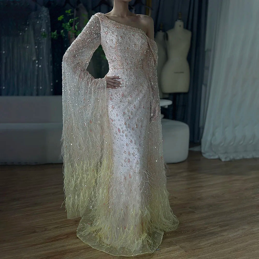 Vestido de noche de lujo con plumas, un hombro y mangas estilo capa LA72763 