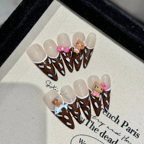 10 Stück rosa französische künstliche Nagelflicken, handgefertigt, lange Mandelform, zum Aufdrücken der Nägel, Leopardenmuster, Metallketten-Designs, falsche Nagelspitzen, Kunst 