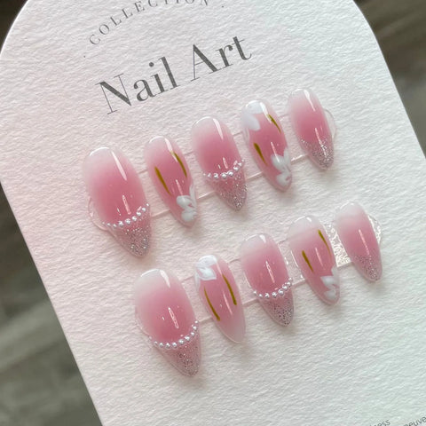 10 Stück Blush Pink Press On Nails Handgemachte tragbare Fake Nail Patches mit Perlenblume Design im koreanischen Stil Falsche Nagelspitzen 