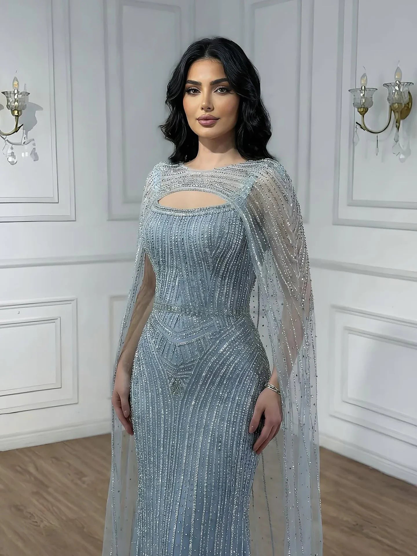 Luxuriöses blaues Diamant-Abendkleid mit Cape LA73426