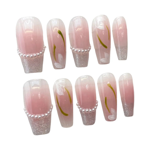 10 Stück Blush Pink Press On Nails Handgemachte tragbare Fake Nail Patches mit Perlenblume Design im koreanischen Stil Falsche Nagelspitzen 