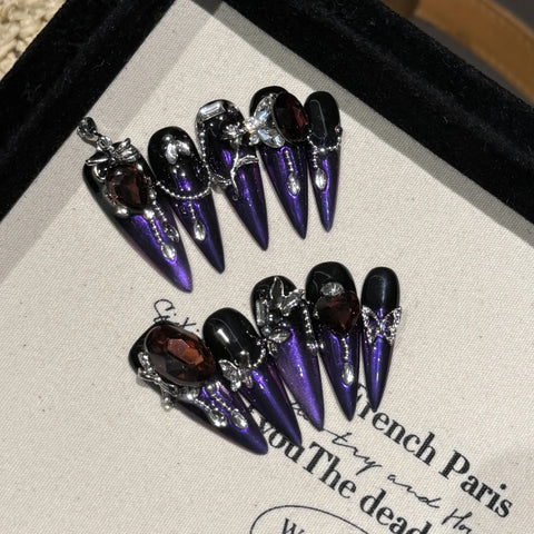 10 uñas postizas hechas a mano estilo punk Y2k con cadena de metal plateada y negra, uñas postizas de prensa, uñas de ataúd medianas, manicura desmontable. 