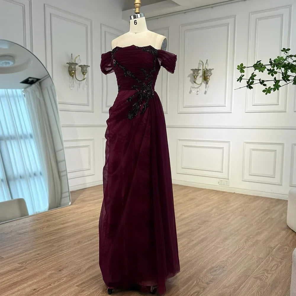 Elegantes weinrotes schulterfreies Abendkleid aus Spitze mit Applikationen LA73010