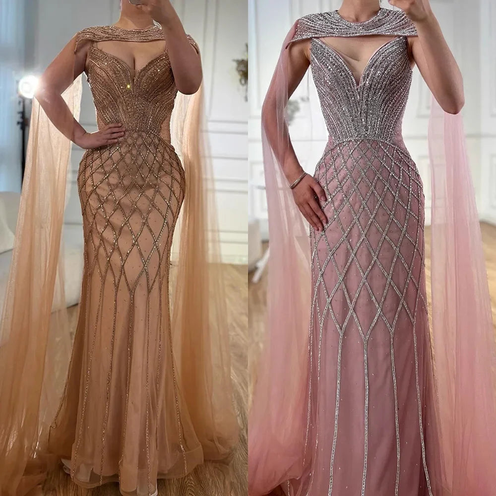 Luxuriöses Meerjungfrauen-Abendkleid mit Perlenstickerei und Umhang