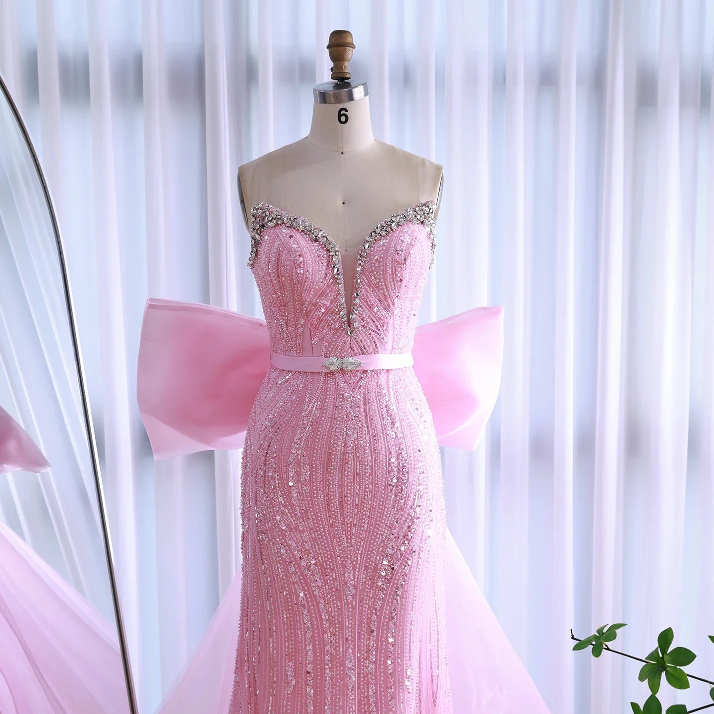 Luxuriöses Dubai-Abendkleid in Rosa mit Schleife LA73061A
