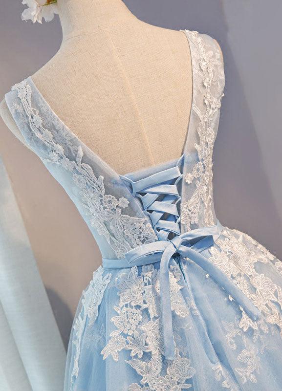 Kurzes Tüll-Partykleid mit U-Boot-Ausschnitt und Applikationen aus Spitze
