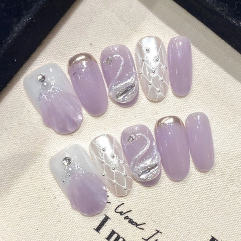 10 Stück handgefertigte künstliche Nägel im Meerjungfrauen-Stil, kurz, mandelglänzend, Katzenauge, zum Aufdrücken der Nägel mit 3D-Schwanen-Designs, lila, französische falsche Nagelspitzen 