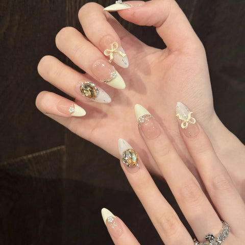 10 Stück Cremegelbe Falsche Nägel im französischen Stil, Sommer-Pailletten, Schleifen, Strass-Dekor, handgefertigt, zum Aufdrücken der Nägel, sanfte Mandelnägel 