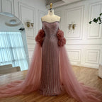 Luxuriöses rosafarbenes, perlenbesetztes Meerjungfrauen-Abendkleid im arabischen Stil mit Cape LA73019