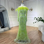 Luxuriöses, grünes Abendkleid mit langen Ärmeln, Federn und Perlenbesatz aus Dubai LA72553