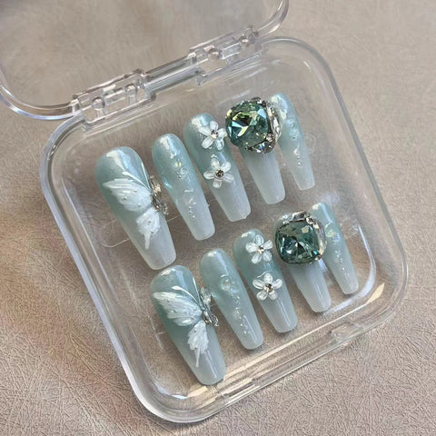 10 Stück Blau Grün Gefälschte Nagelspitzen Langer Sarg Handgemachtes Aufdrücken von Nägeln Schmetterling Blume Große glänzende Diamant Designs Falsche Nägel 