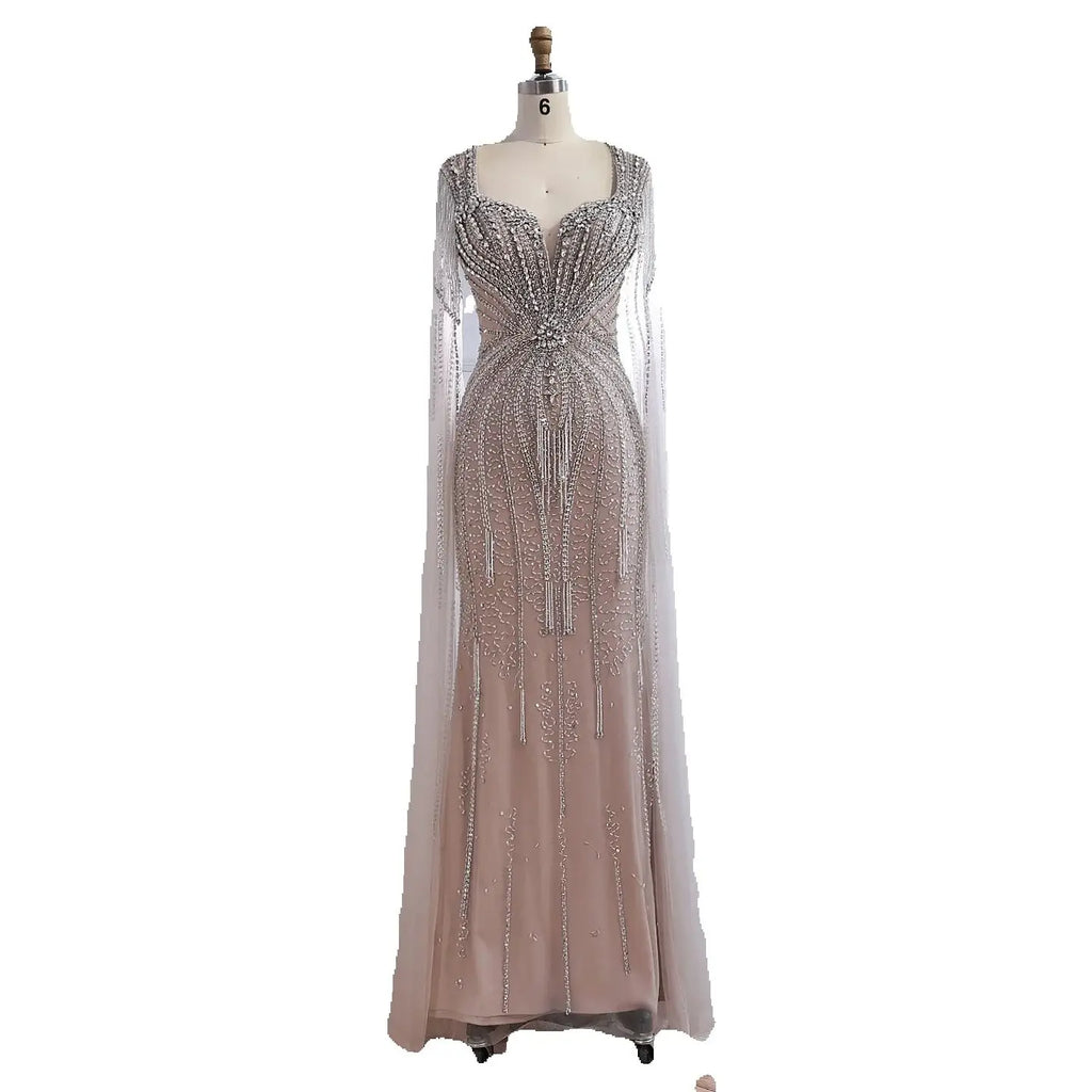 Luxuriöses, karamellfarbenes, perlenbesetztes Abendkleid mit Cape LA72992A