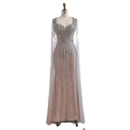 Luxuriöses, karamellfarbenes, perlenbesetztes Abendkleid mit Cape LA72992A