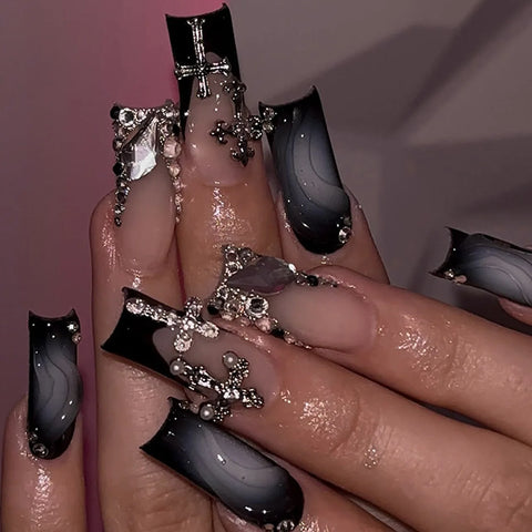 24 uñas postizas negras brillantes para chicas con estilo picante, con brillantes diamantes de imitación, estilo francés, uñas cruzadas a presión, uñas de ataúd de longitud media. 